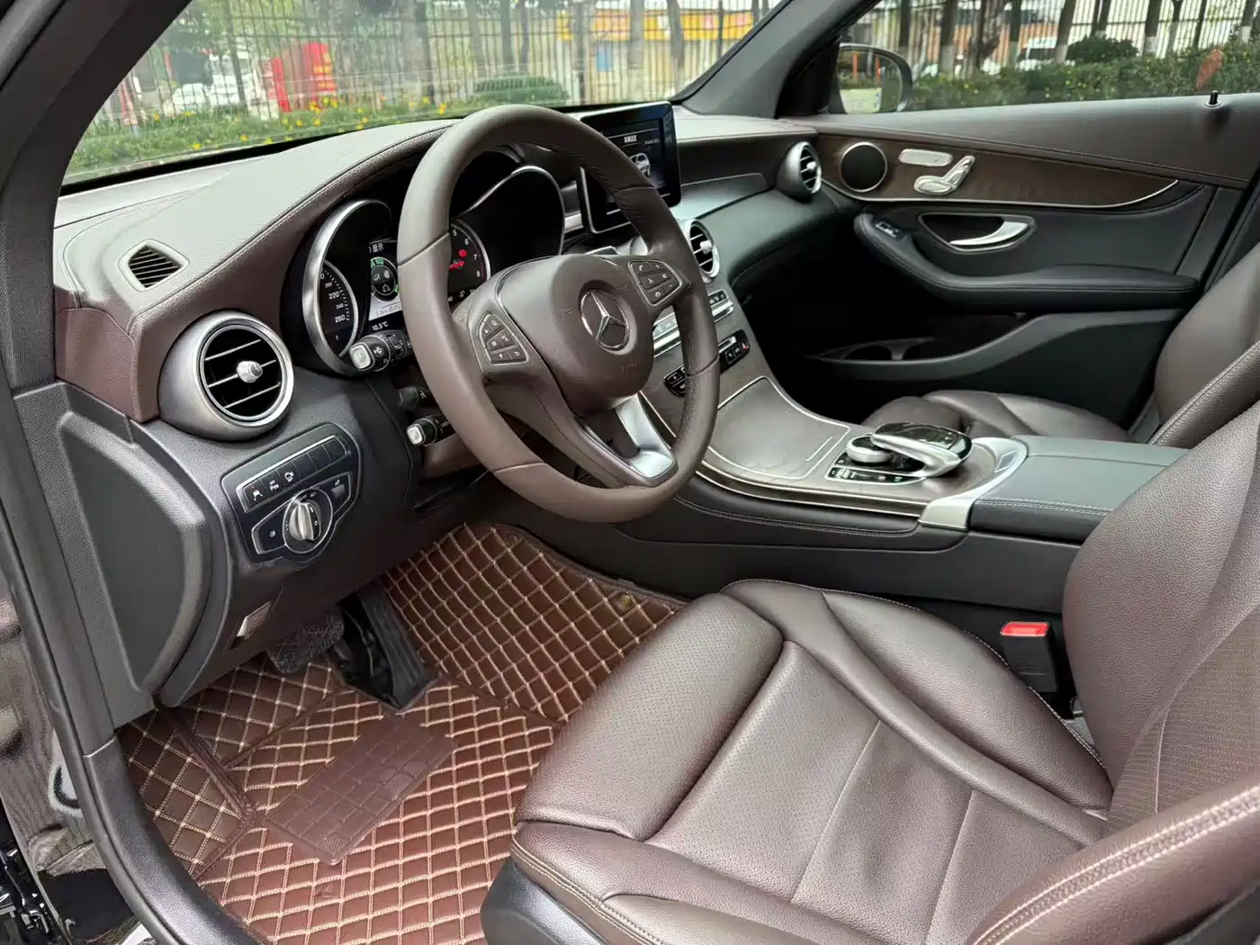 Mercedes-Benz GLC 2017 GLC 300 4MATIC Luxury фото 28