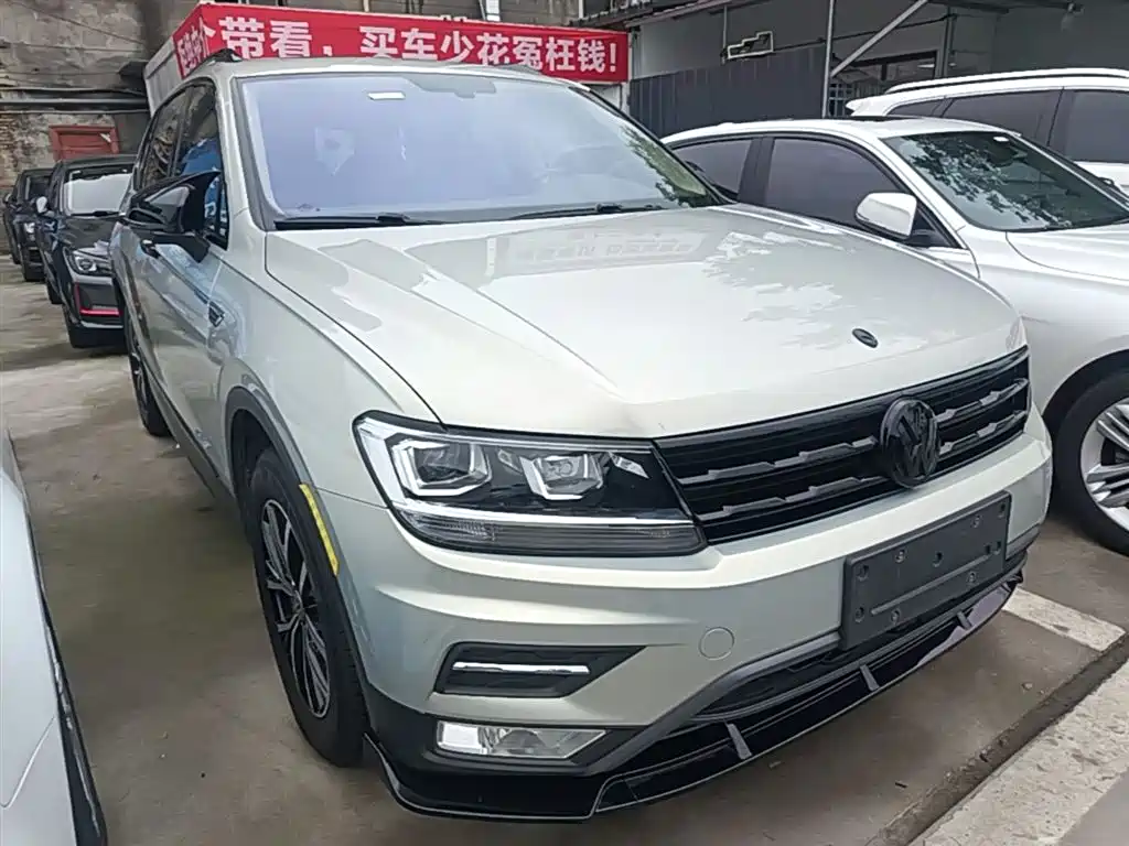 Volkswagen Tiguan L 2018 Facelift 330TSI Automatic 2WD Luxury Edition фото 4