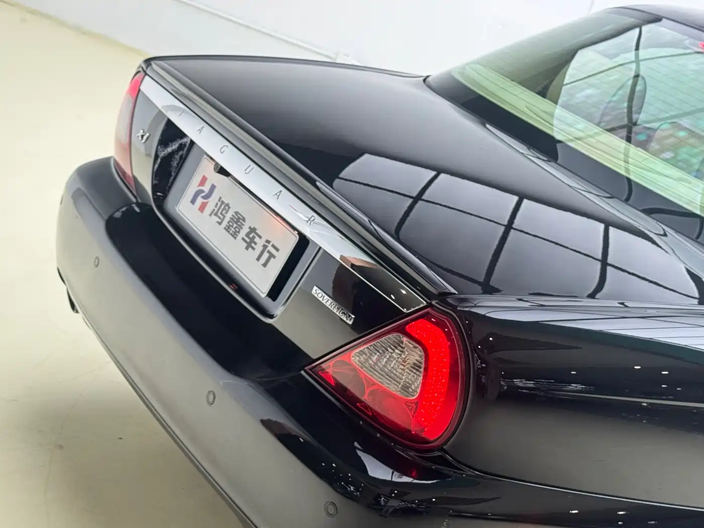 Photo 15 - Jaguar XJ