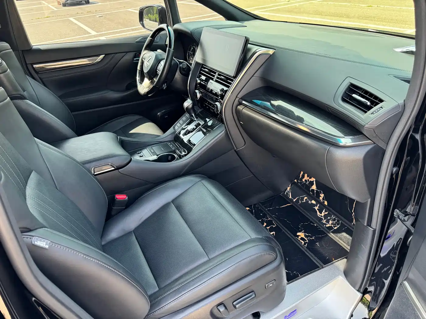 Фото 14 - Lexus LM