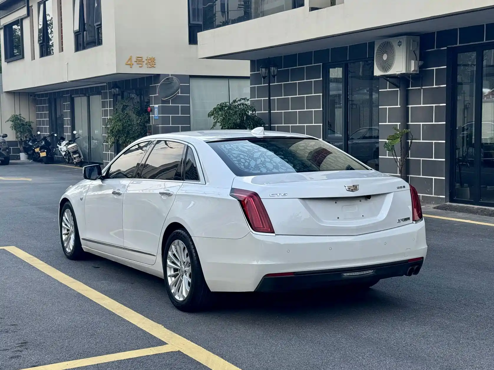 Фото 9 - Cadillac CT6
