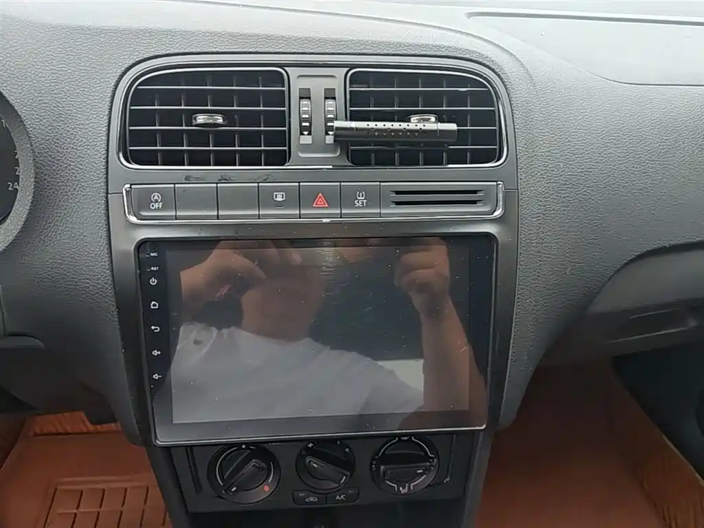 Volkswagen Polo 2018 1.5L Auto Safe Drive фото 13