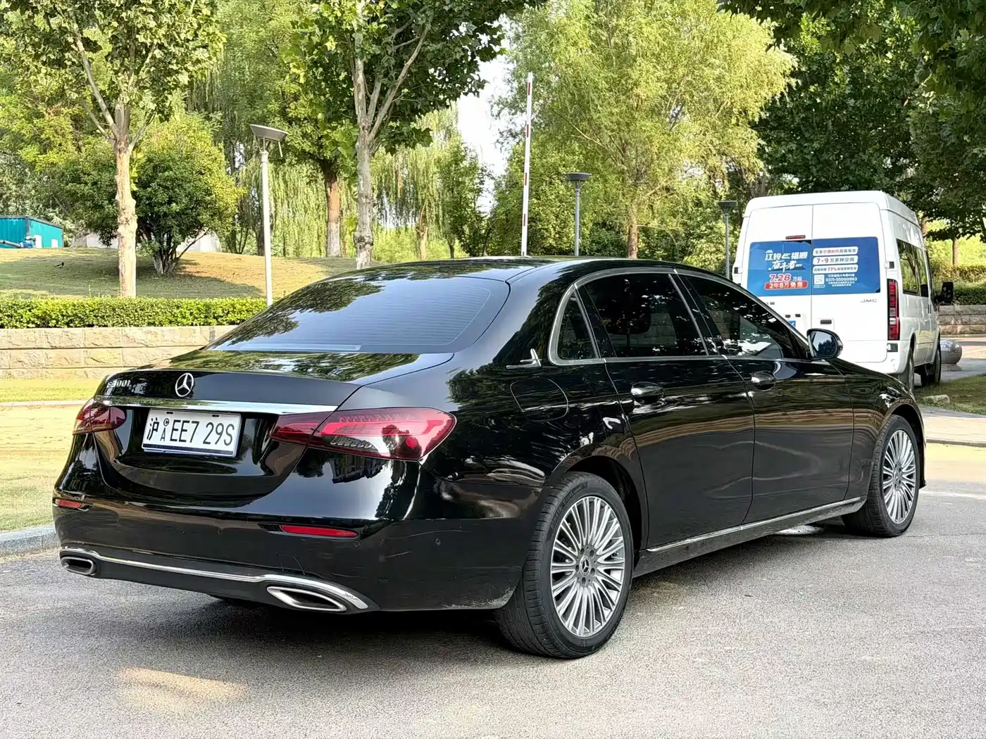 Фото 9 - Mercedes-Benz E-Class