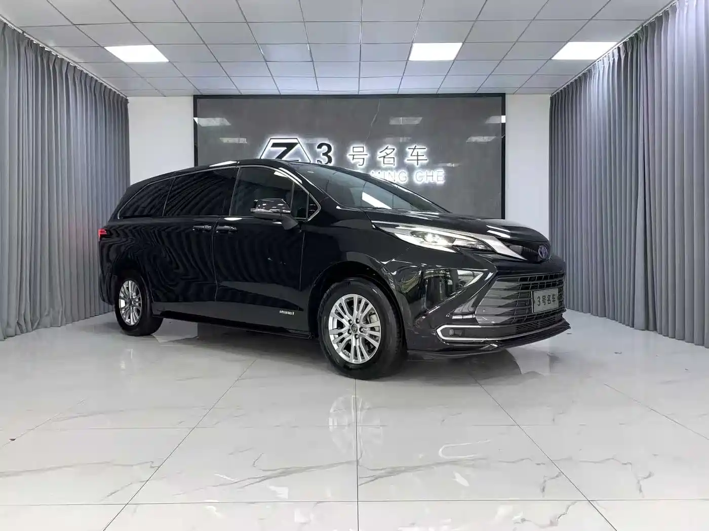 Toyota Sienna 2021 2.5L Hybrid Premium Edition фото 3