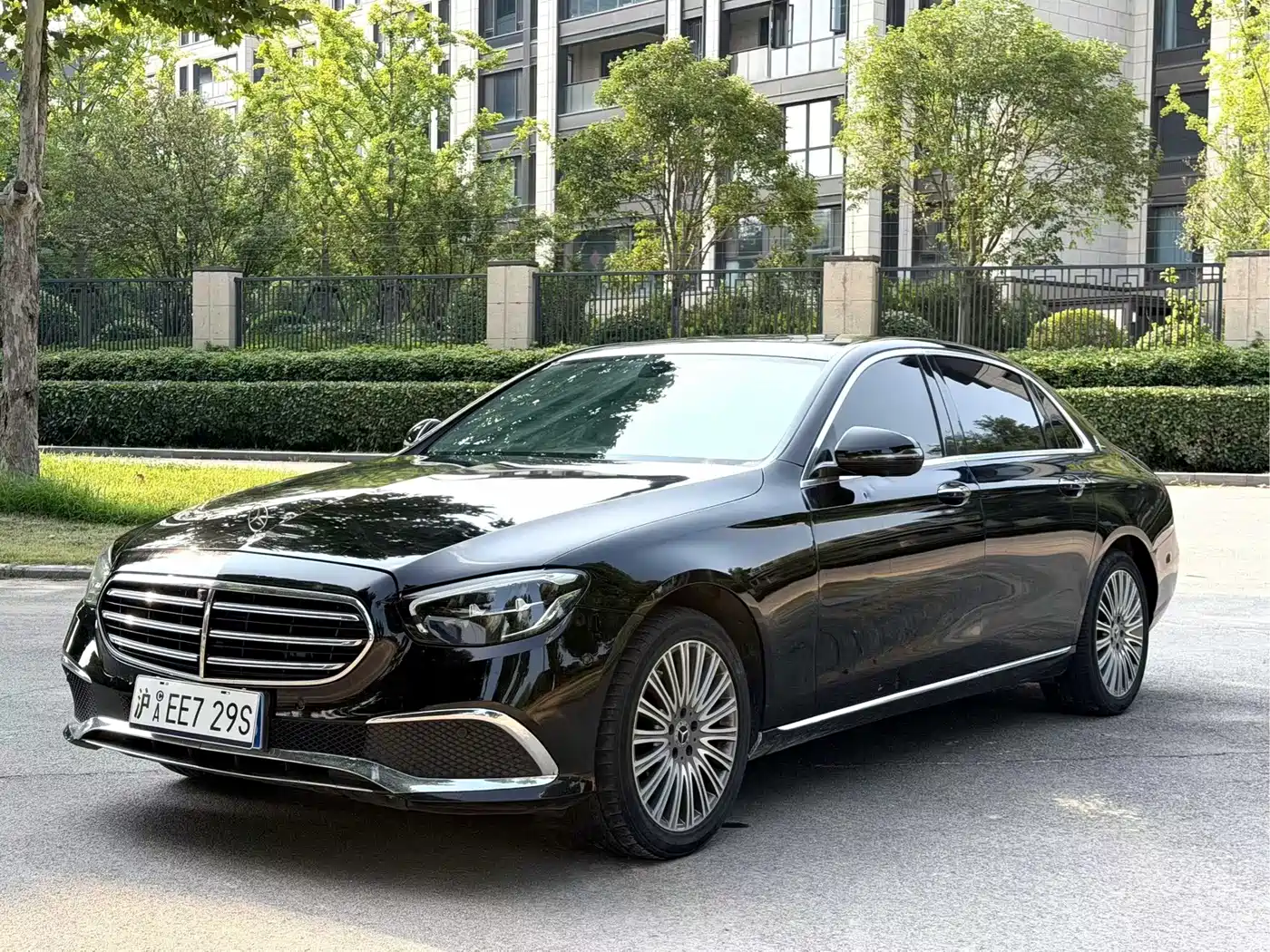 Фото 1 - Mercedes-Benz E-Class