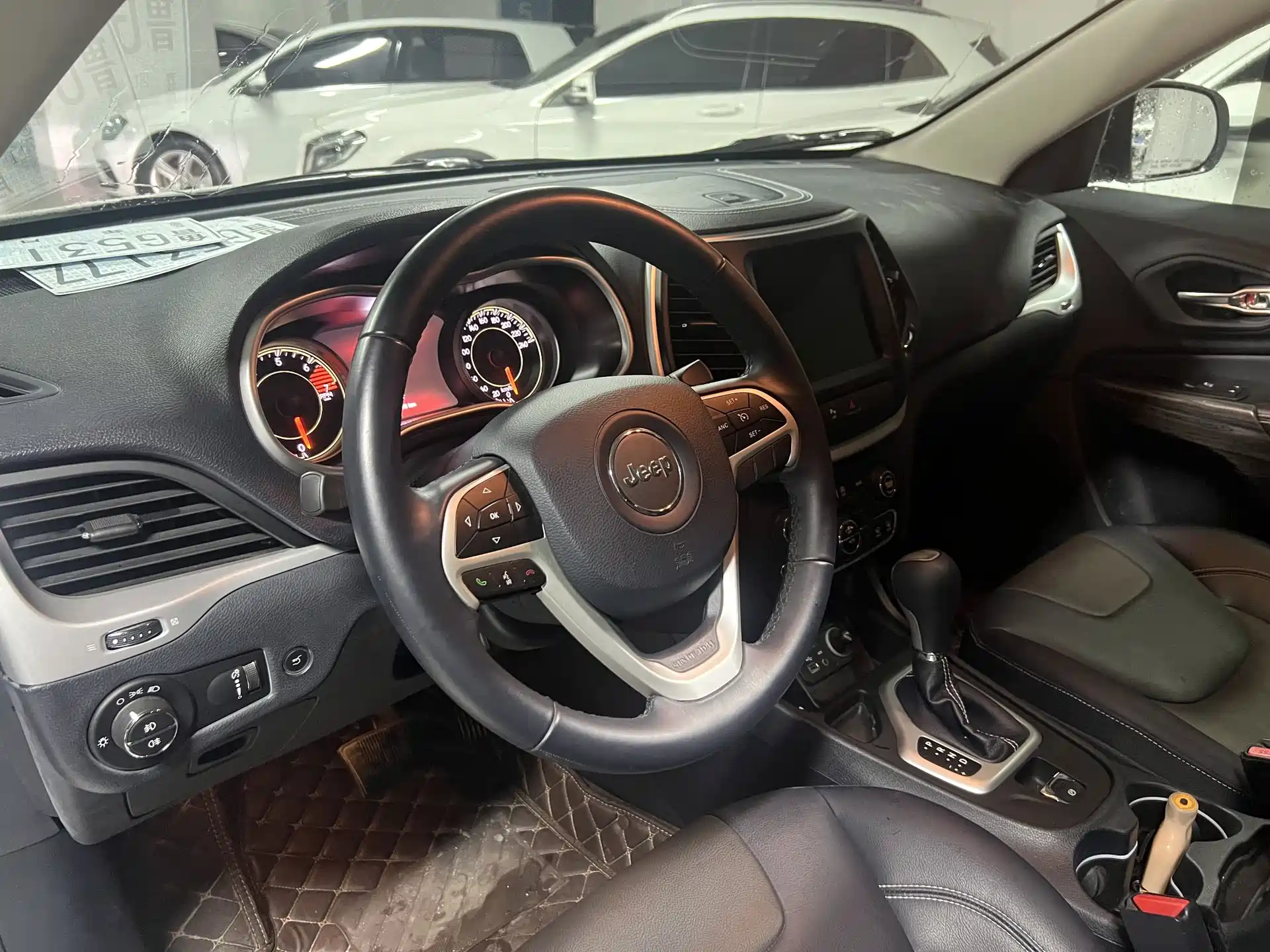Photo 9 - Jeep Cherokee