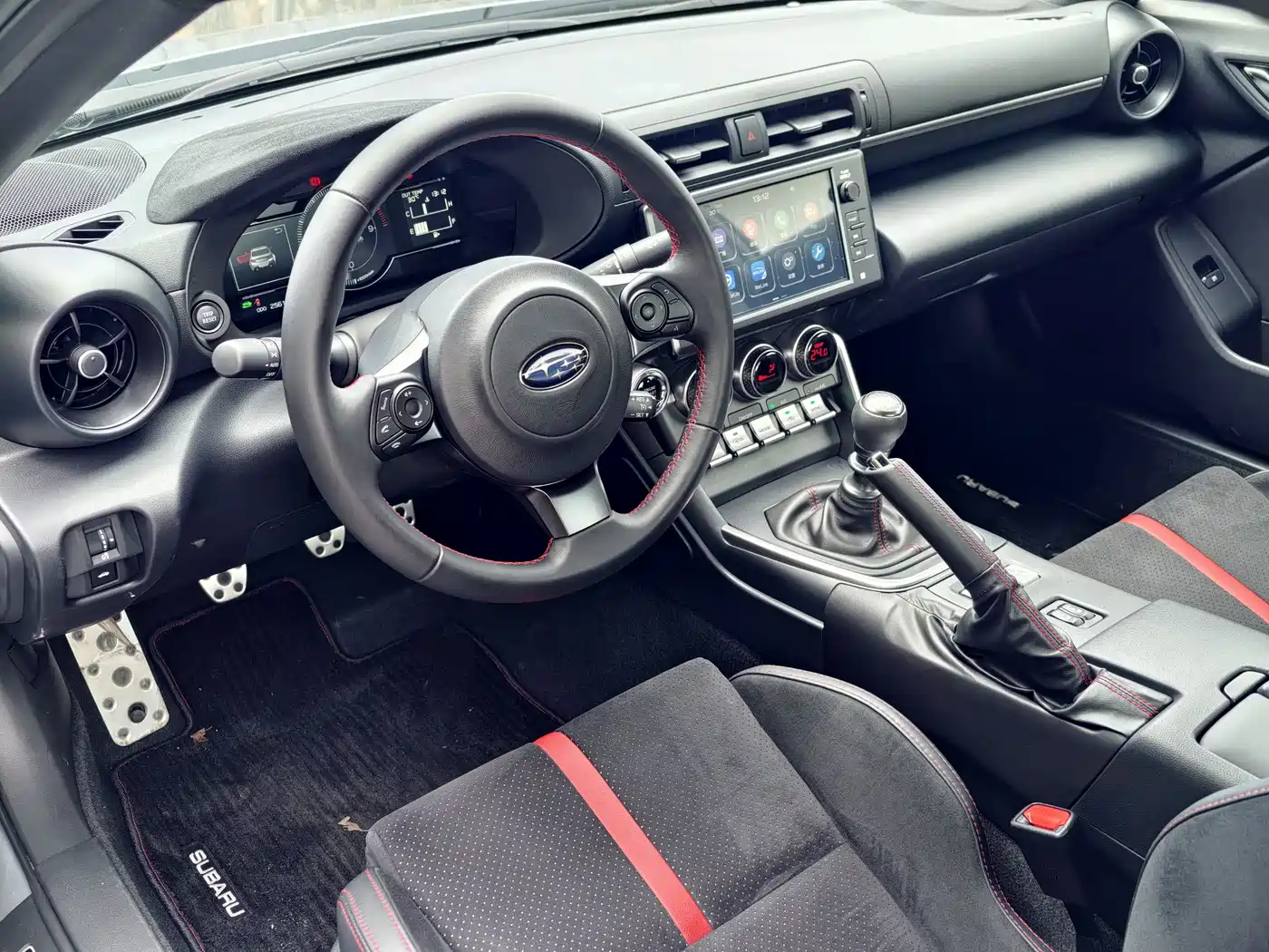 Subaru BRZ 2022 2.4L Manual фото 10