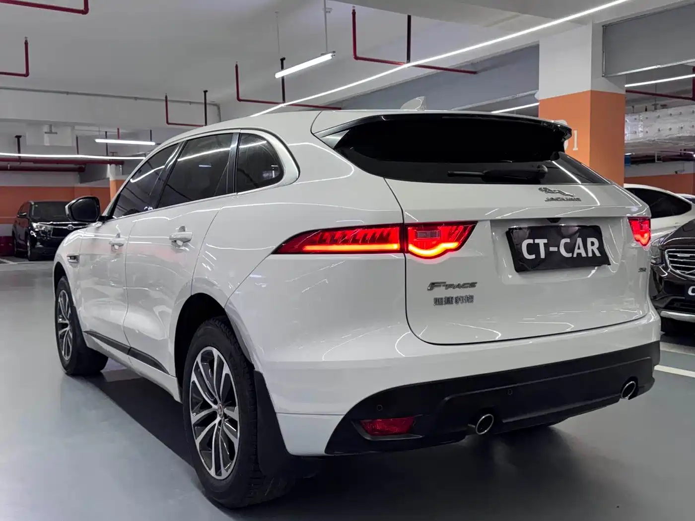 Фото 8 - Jaguar F-PACE