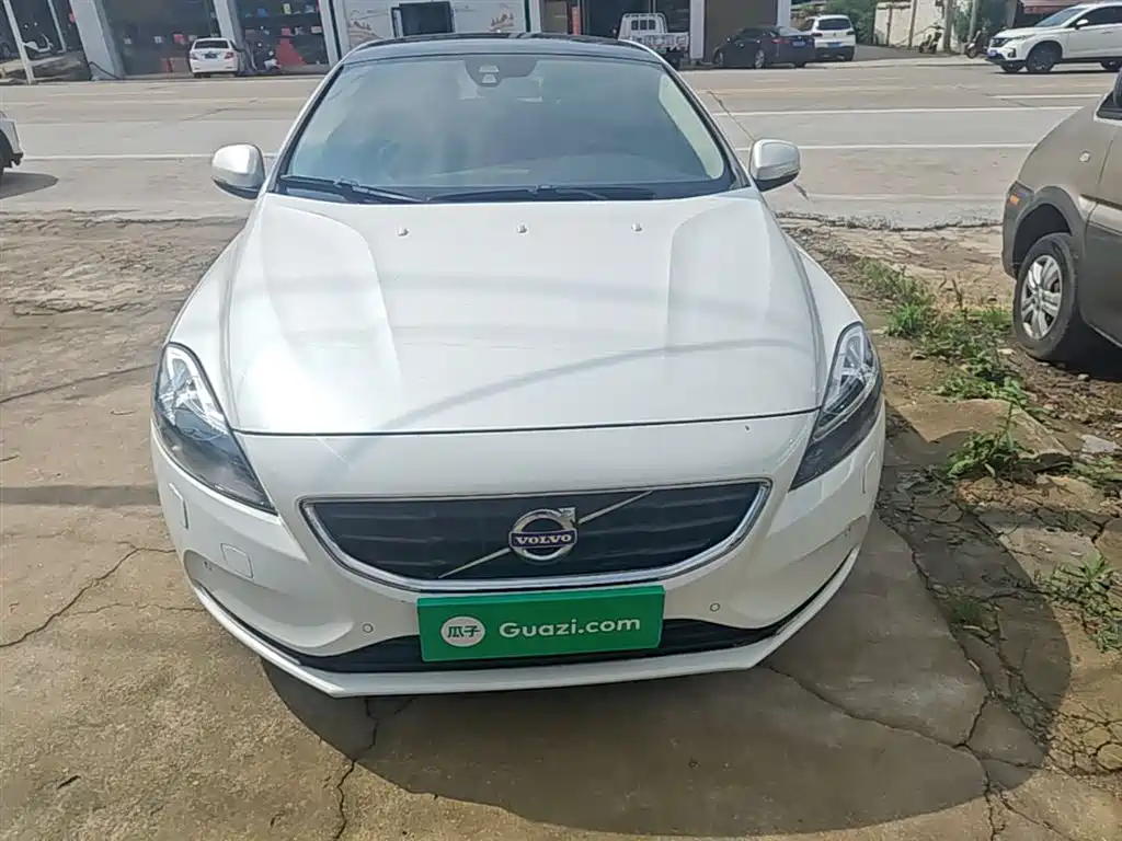 Фото 3 - Volvo V40