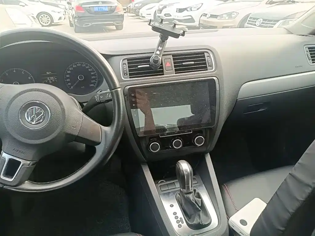 Volkswagen Sagitar 2014 Facelift 1.6L Automatic Leading Version фото 13