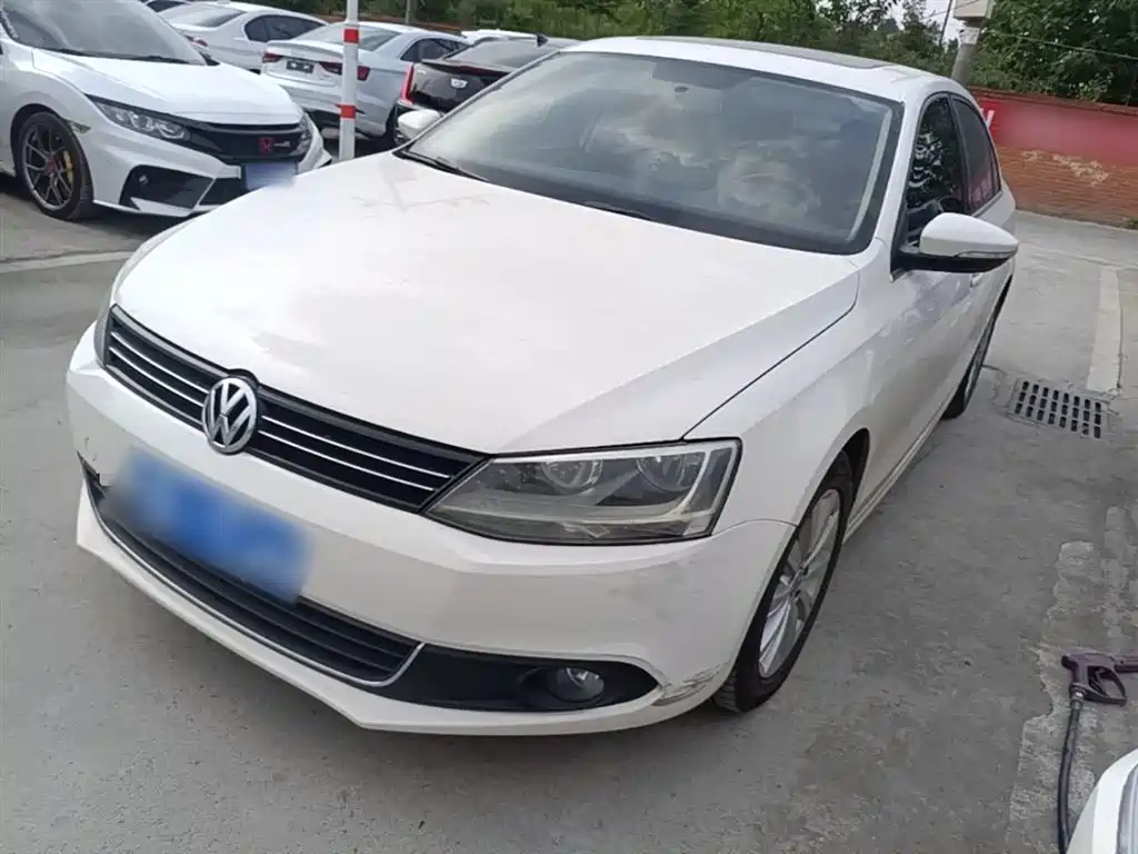 Volkswagen Sagitar 2014 Facelift 1.6L Automatic Leading Version фото 2