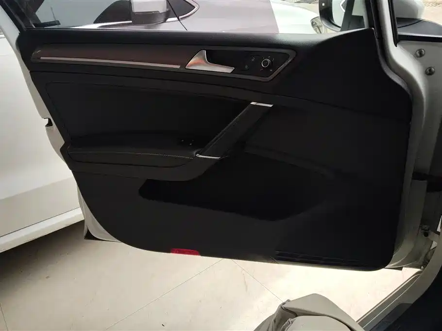 Volkswagen Golf 2016 280TSI Automatic Flagship фото 7