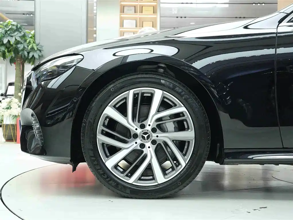 Mercedes-Benz E-Class 2025 E 300 L Fashion фото 22