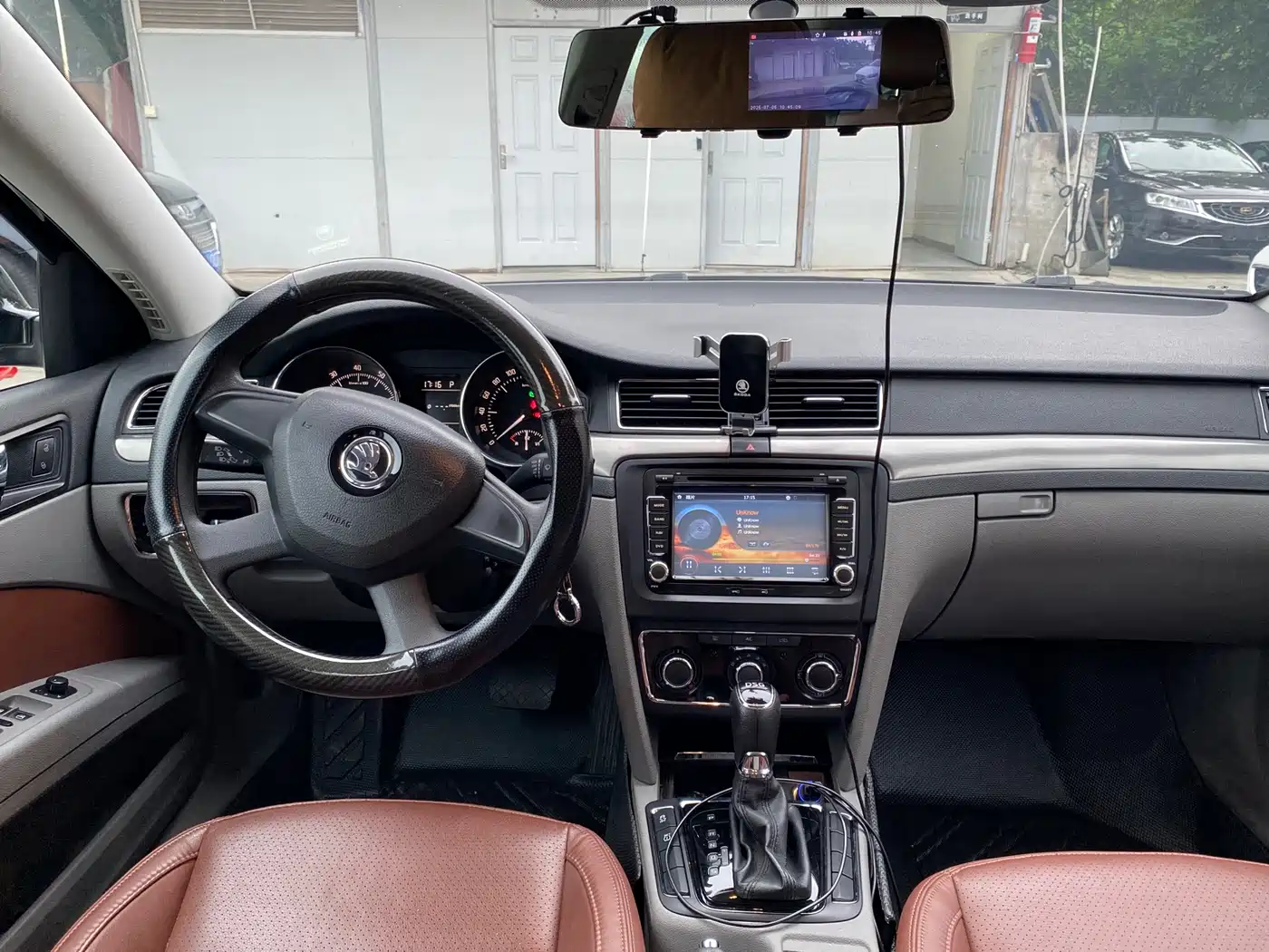 Škoda Superb 2013 1.4TSI DSG Gentleman Edition фото 4
