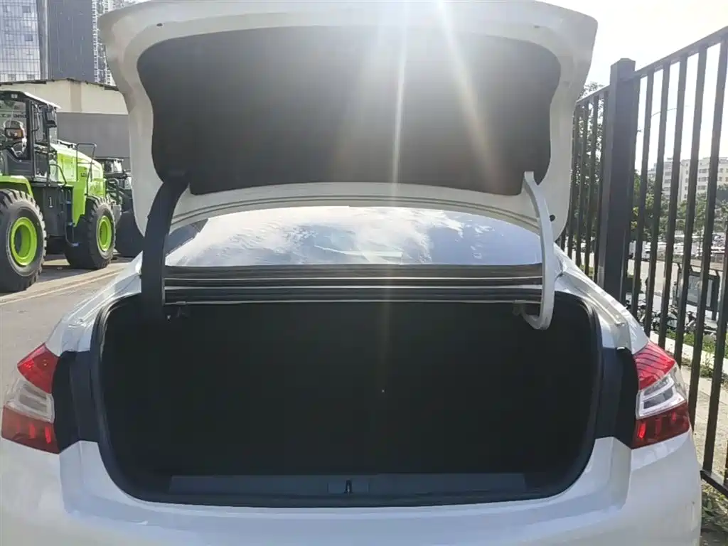 Peugeot 408 2016 1.6T Automatic Luxury Edition фото 19