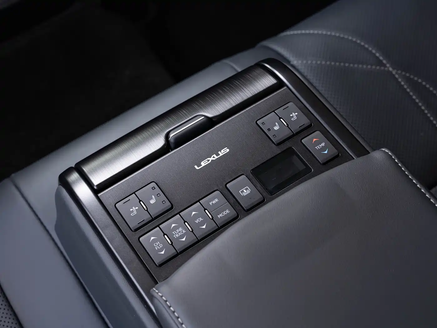 Photo 20 - Lexus ES