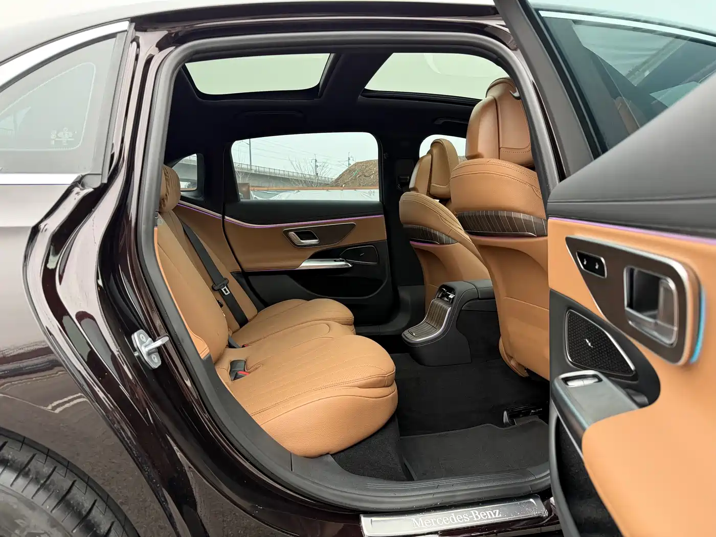 Mercedes-Benz E-Class 2024 E 300 L Fashion фото 15