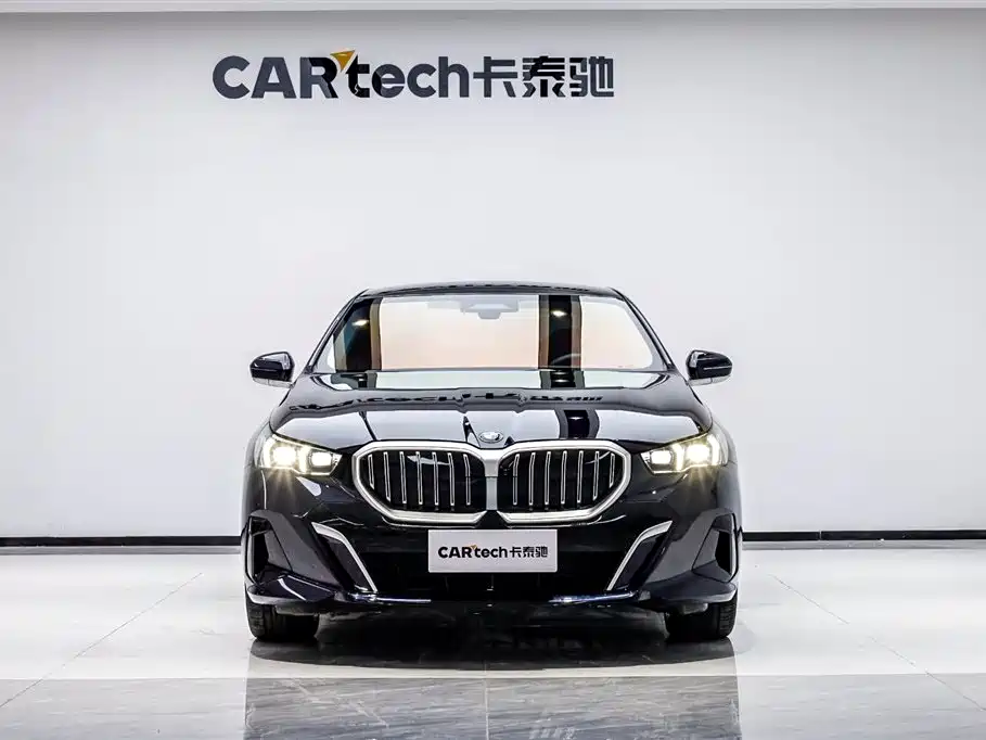BMW 5 Series 2025 530Li Premium M Sport Package фото 2