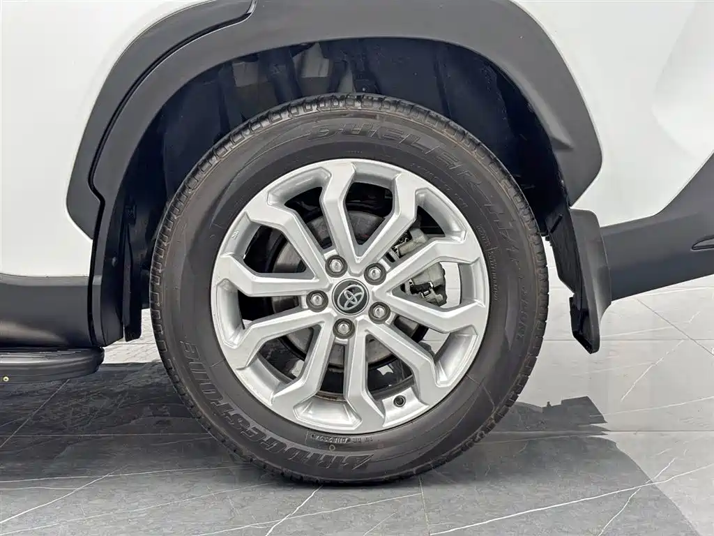 Toyota Frontlander 2024 2.0L CVT Elite Edition фото 23