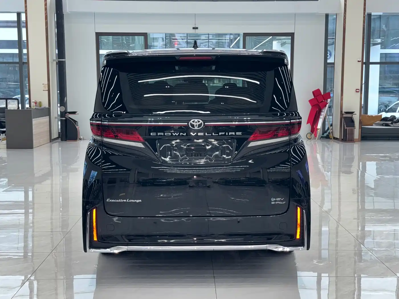 Toyota Vellfire 2024 Crown Hybrid 2.5L Premium Edition фото 12