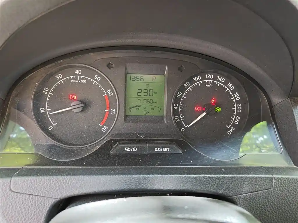 Škoda Rapid 2016 1.6L Automatic Pioneer Edition фото 8