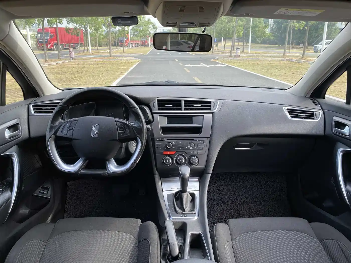 Фото 15 - DS 5LS
