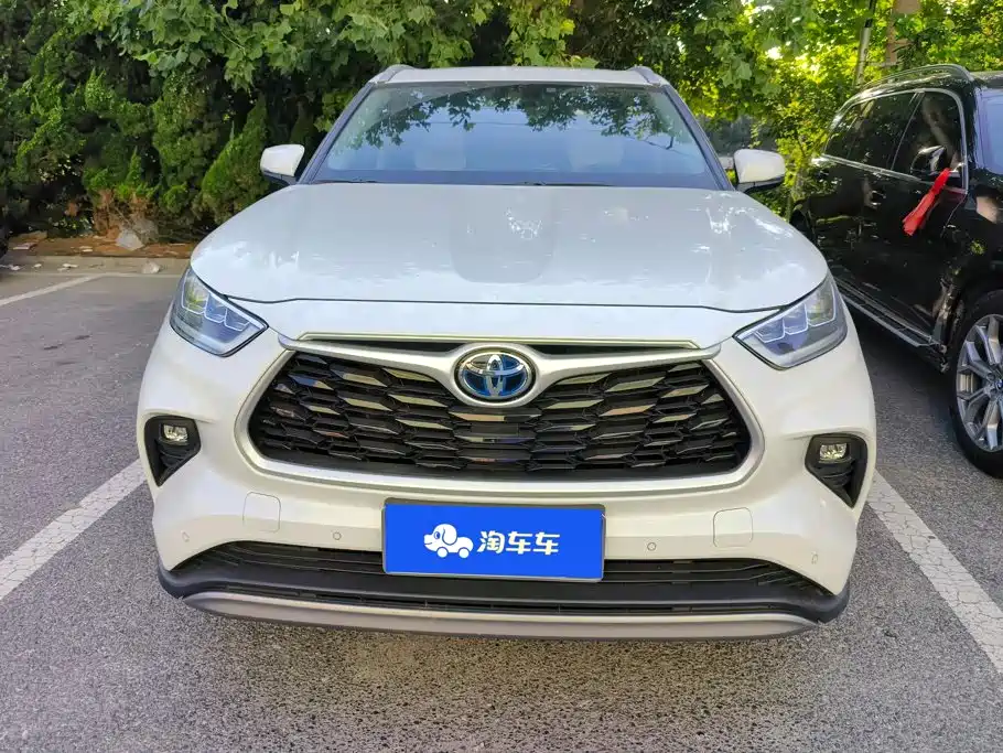 Photo 2 - Toyota Highlander