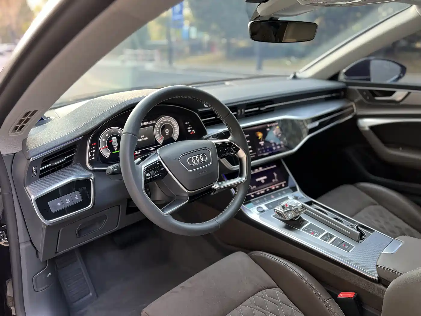 Audi A7L 2024 45TFSI quattro S-line Vision Edition Crystal Package фото 8