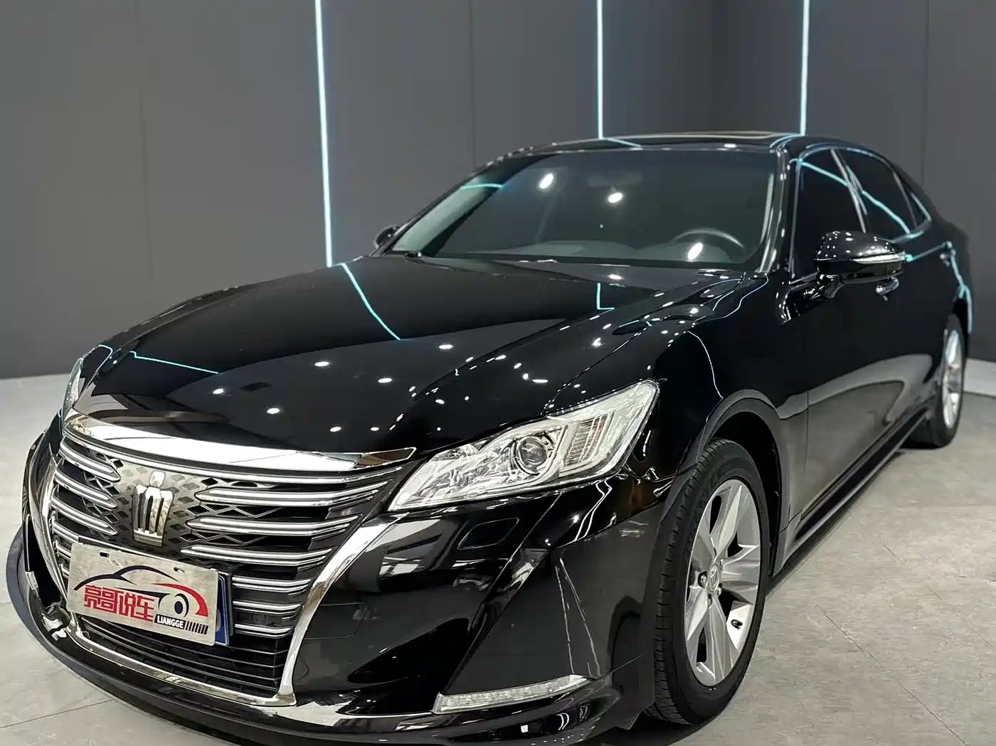 Toyota Crown 2015 2.0T Fashion