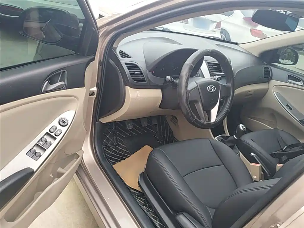 Hyundai Verna 2014 1.4L Manual Smart GLS фото 16