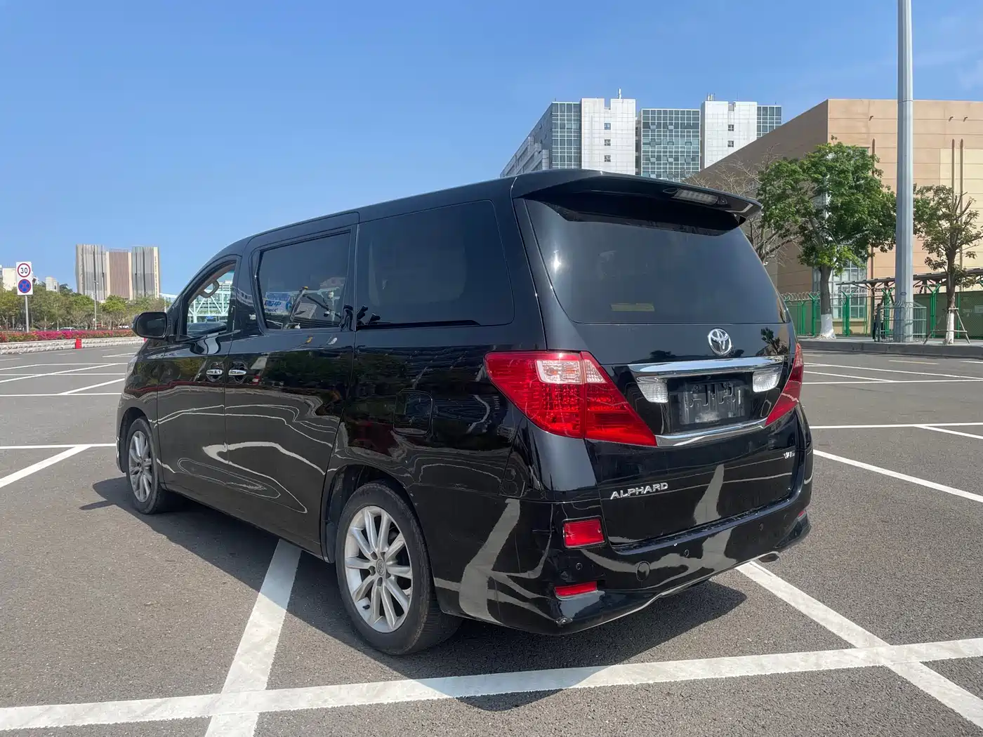 Toyota Alphard 2012 3.5L Luxury Edition фото 10
