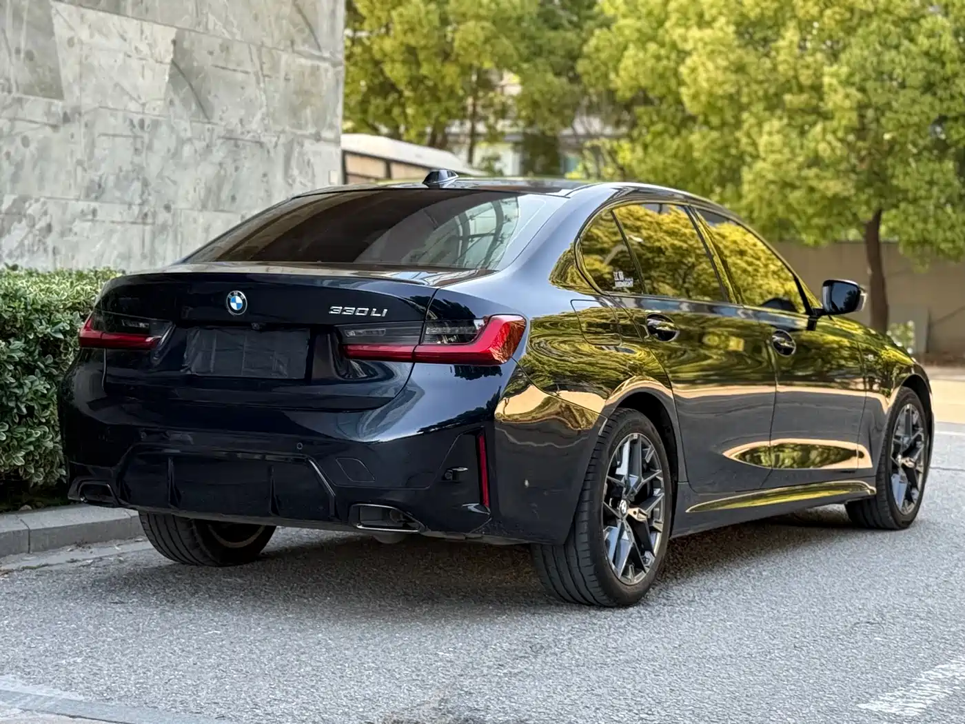 BMW 3 Series 2025 330Li M Sport Night Edition фото 4