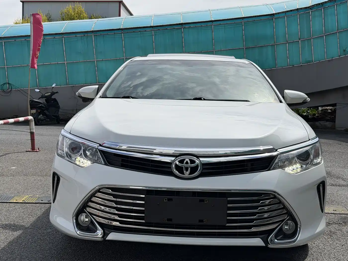 Toyota Camry 2016 2.0G 10th Anniversary Luxury Edition фото 2