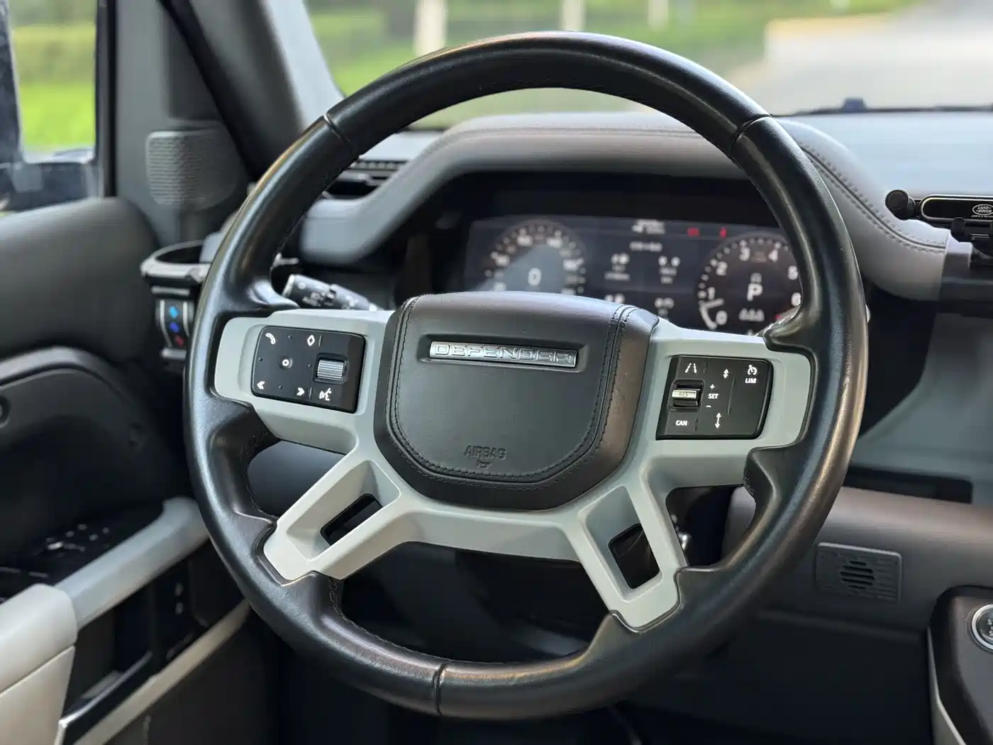 Land Rover Defender 2023 Model 110 3.0T P400 X-DYNAMIC HSE фото 9