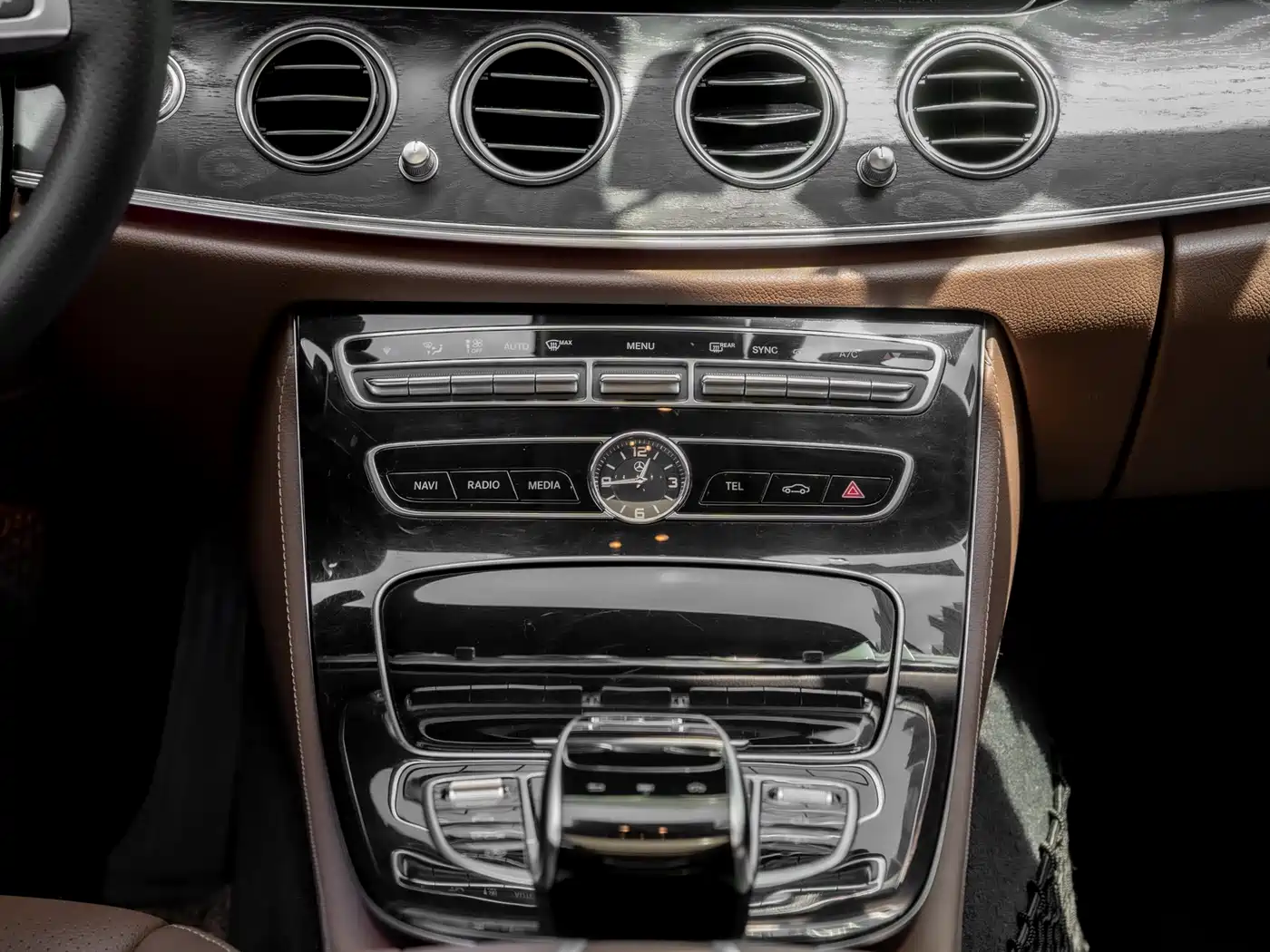 Mercedes-Benz E-Class 2016 E 300 L Sport Luxury фото 12