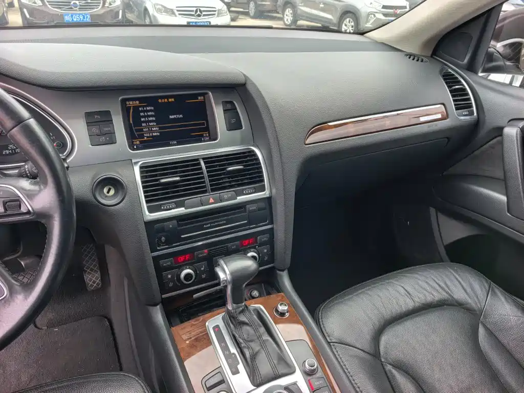 Фото 15 - Audi Q7
