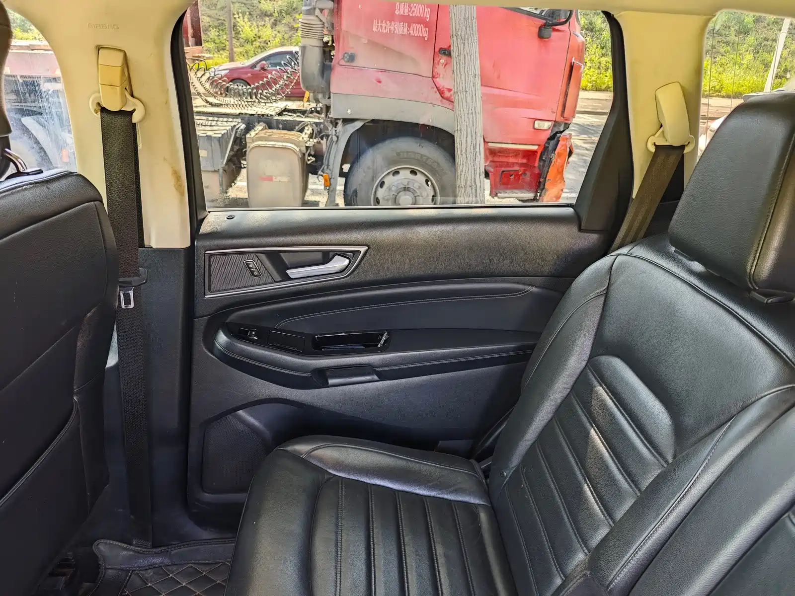 Photo 11 - Ford Edge