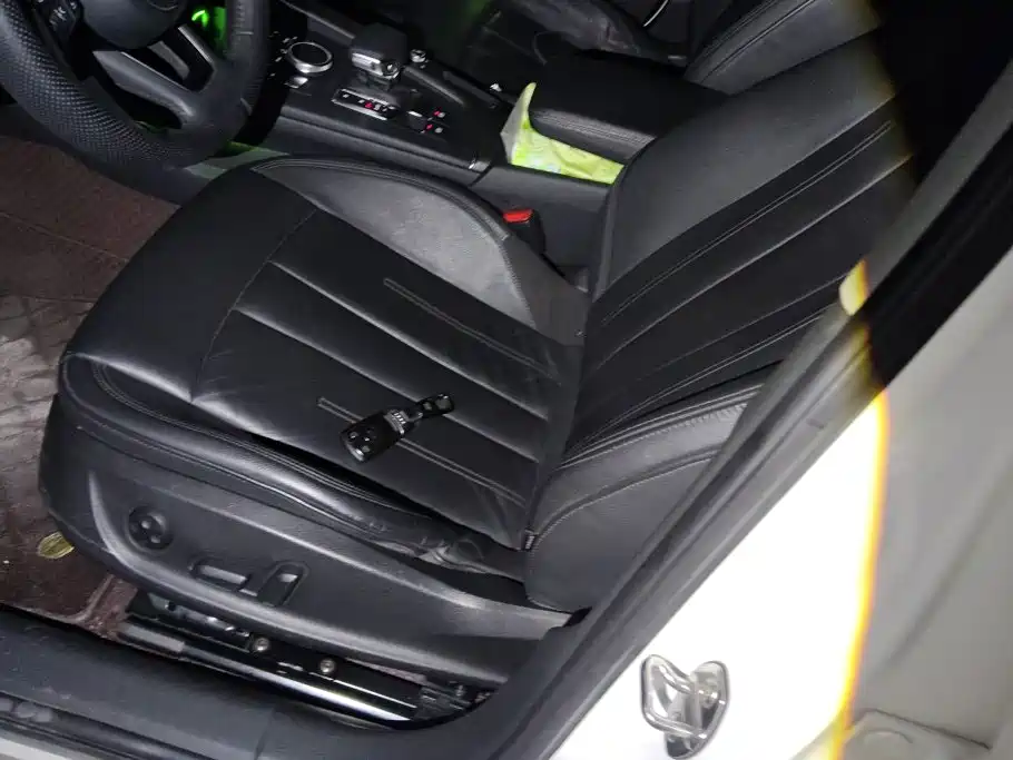 Фото 9 - Audi A4L