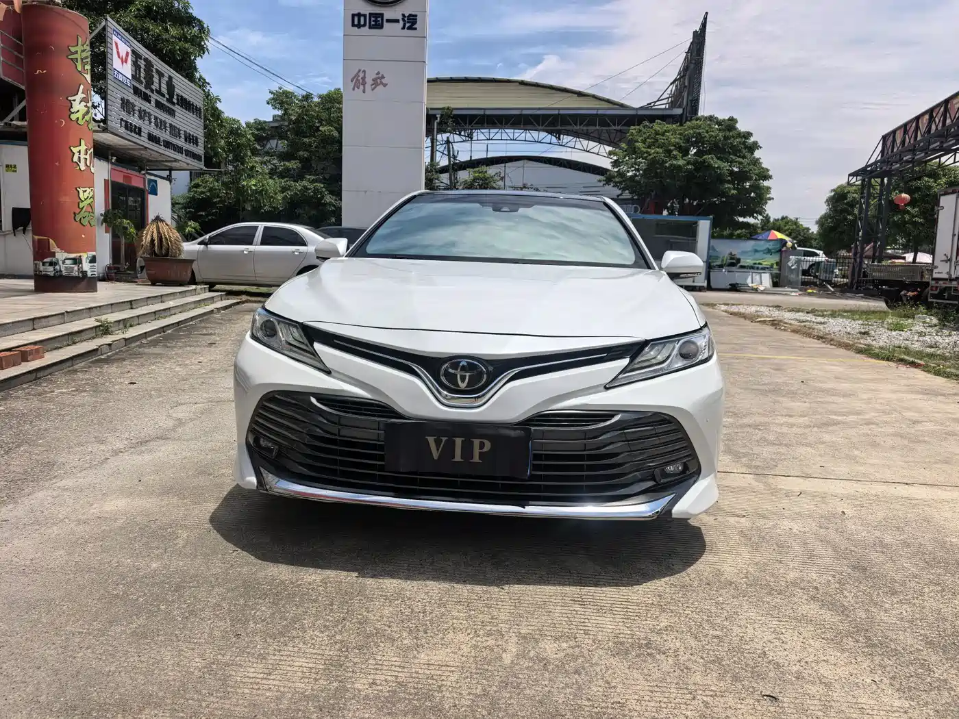 Toyota Camry 2018 2.0G Luxury Edition фото 2