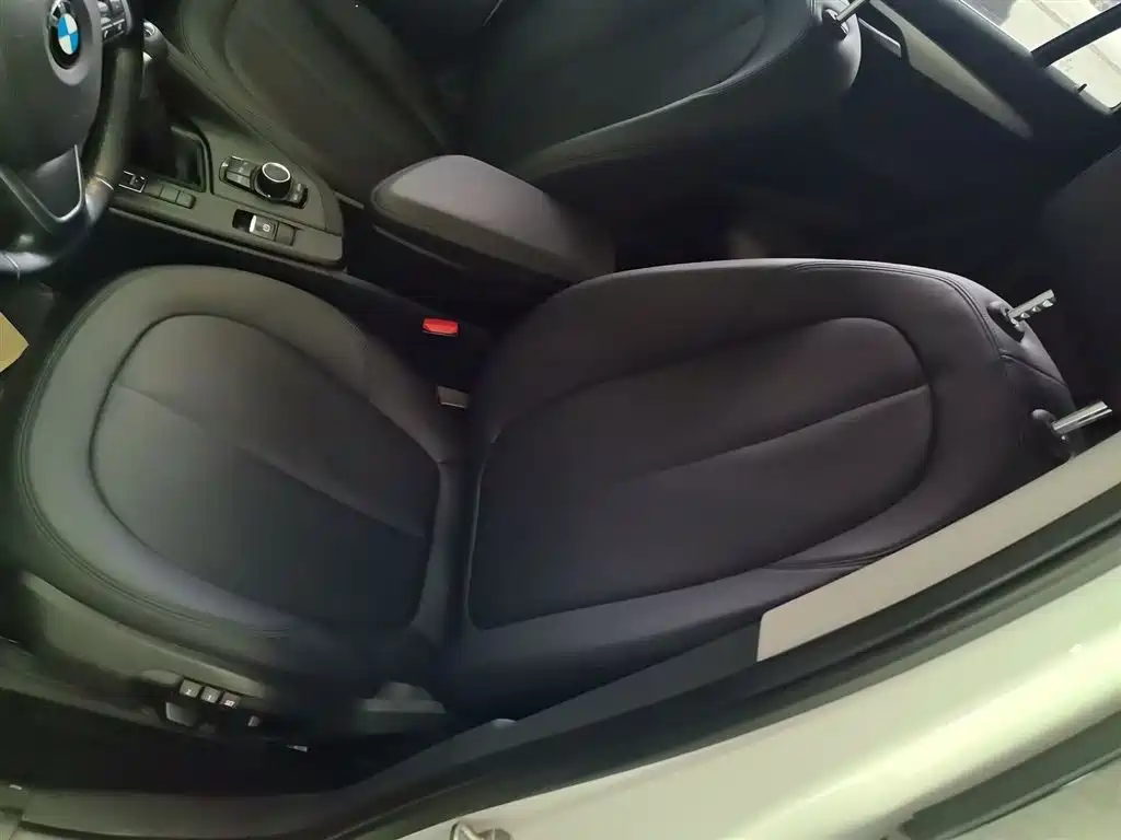 BMW X1 2018 sDrive20Li Leading Model фото 8