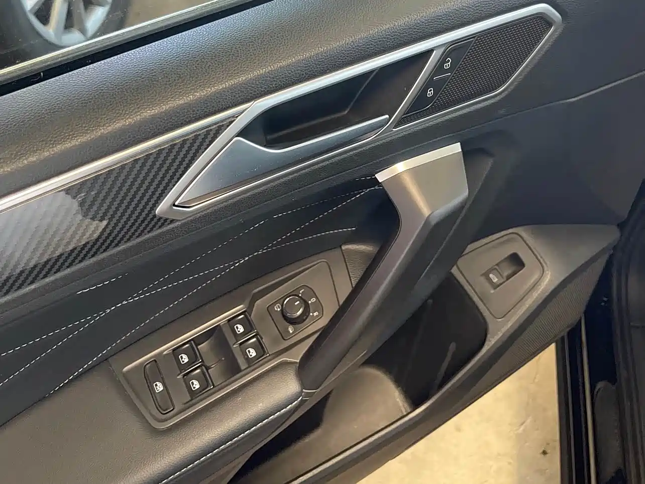 Volkswagen Tiguan L 2022 330TSI Auto 2WD R-Line Premium Edition фото 10