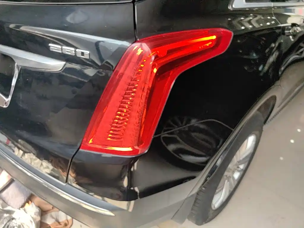 Фото 8 - Cadillac XT5