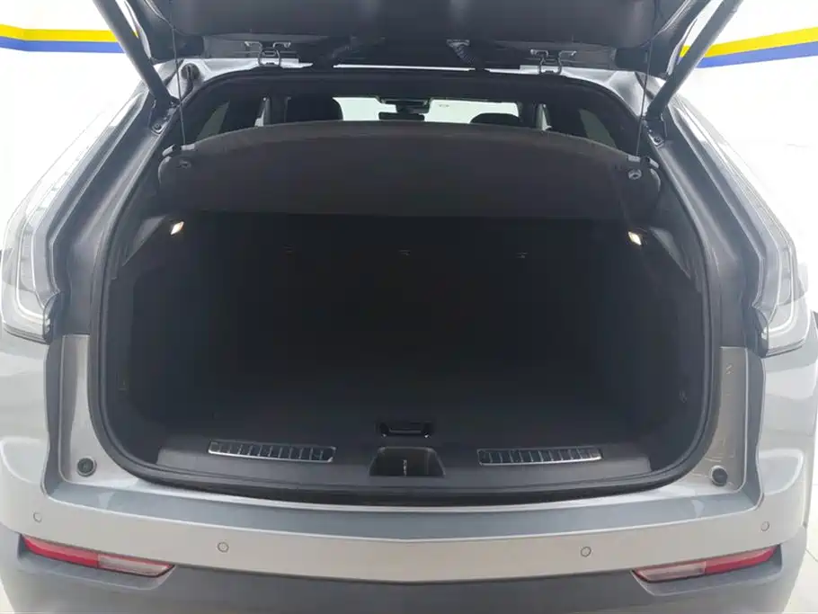 Cadillac XT4 2022 28T FWD Luxury фото 4