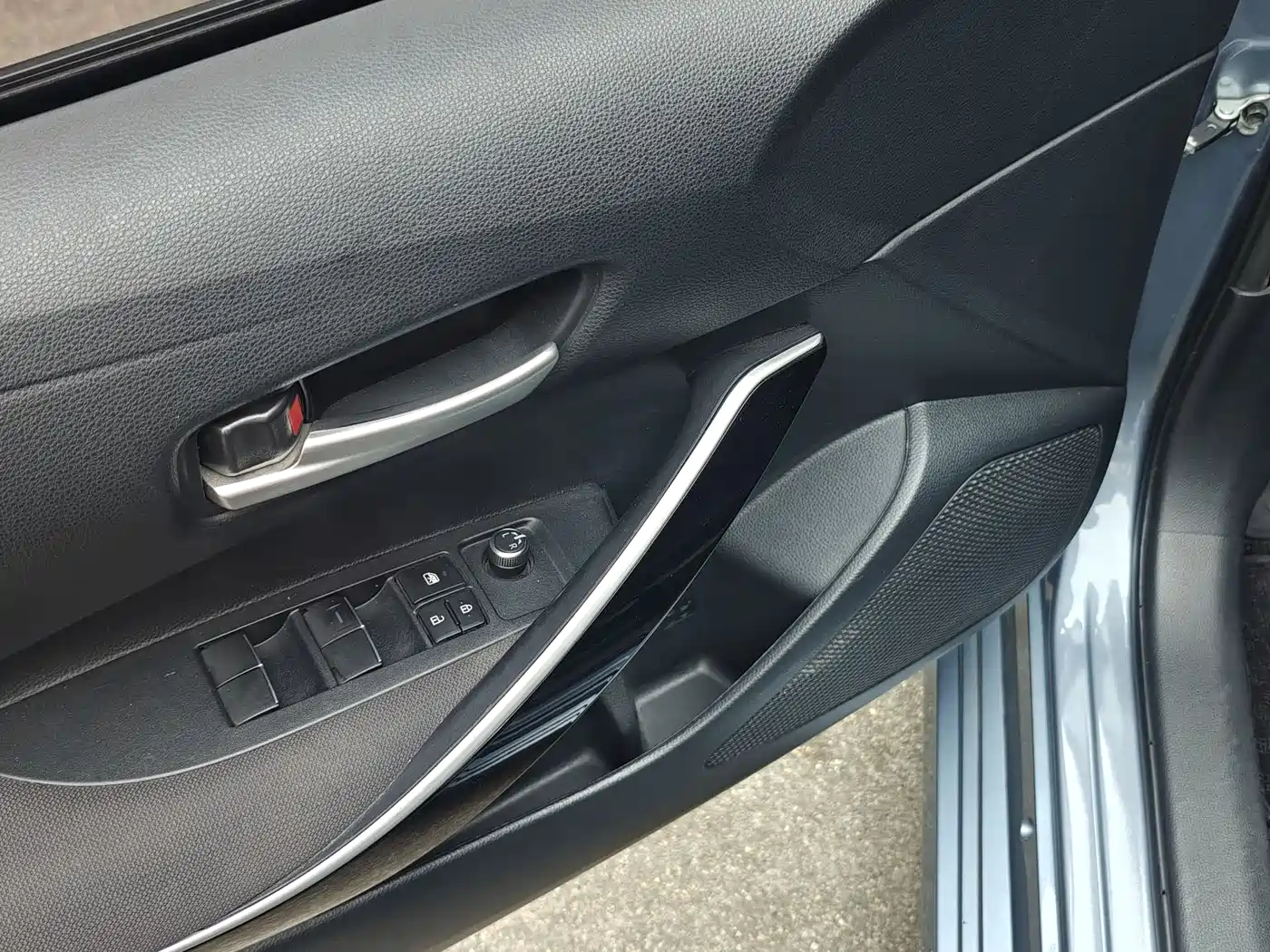 Toyota Corolla 2021 Hybrid 1.8L E-CVT Elite Edition фото 8
