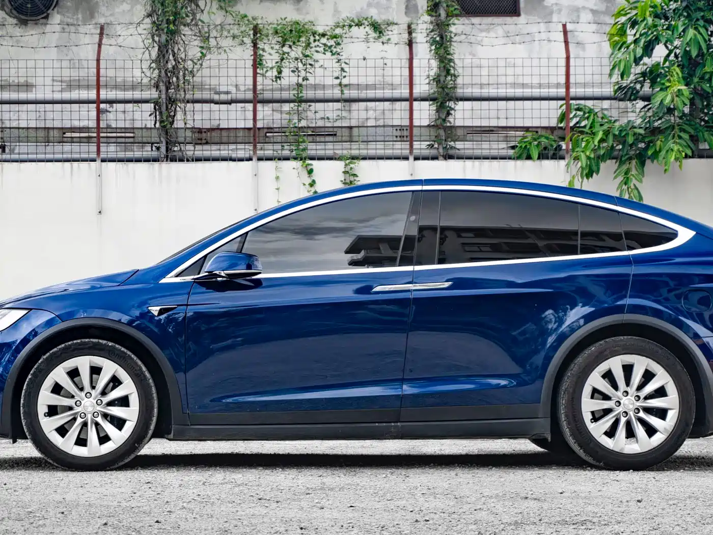 TESLA MODEL X