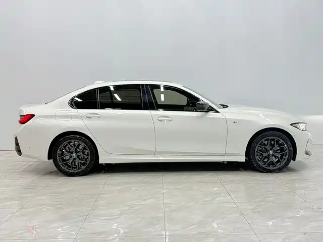 BMW 3 Series 2025 330Li M Sport Night Edition фото 9