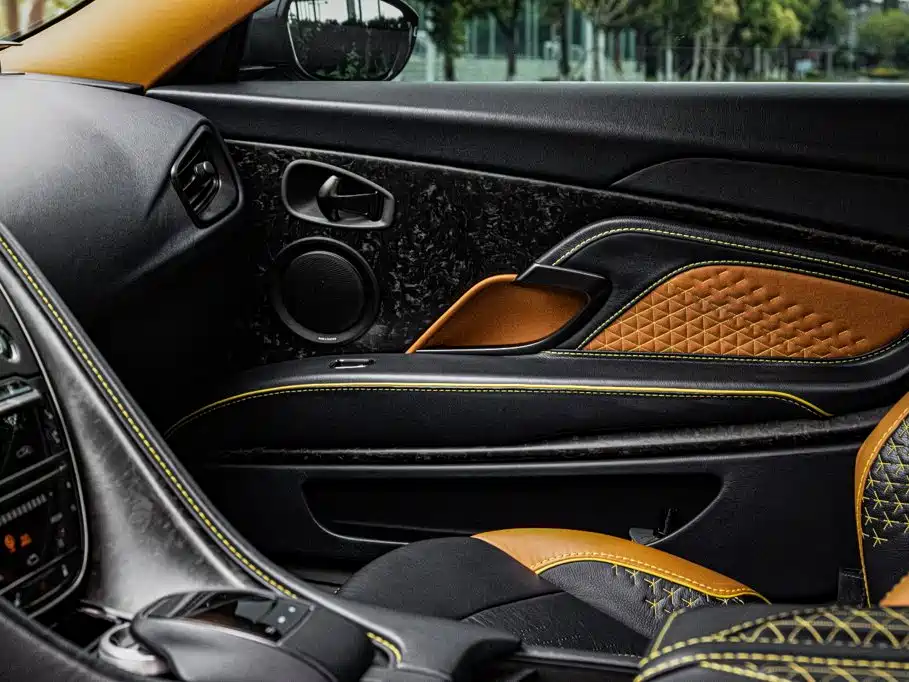 Aston Martin DBS 2021 2020 DBS Superleggera V12 Coupe