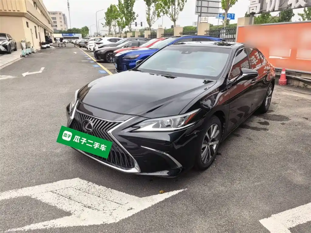 Lexus ES 2020 Model 260 Excellence Edition