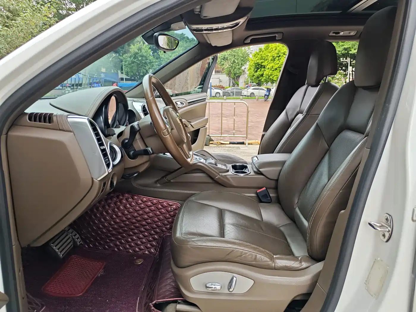 Photo 10 - Porsche Cayenne