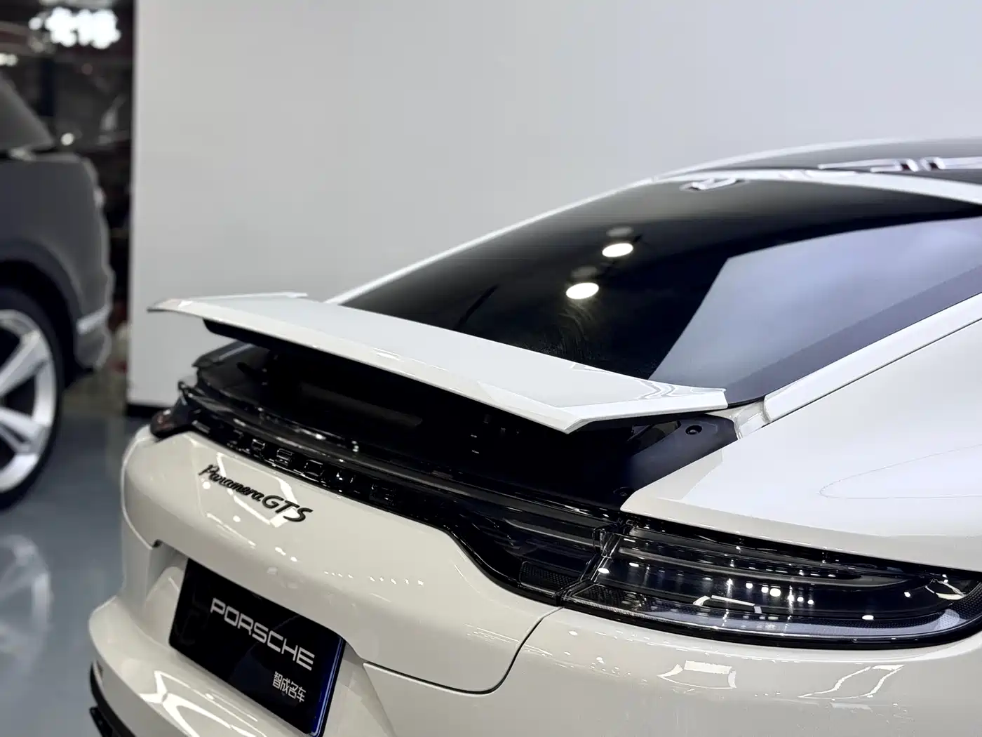 Porsche Panamera 2023 Facelift Panamera Executive Long Wheelbase Platinum Edition 2.9T фото 31